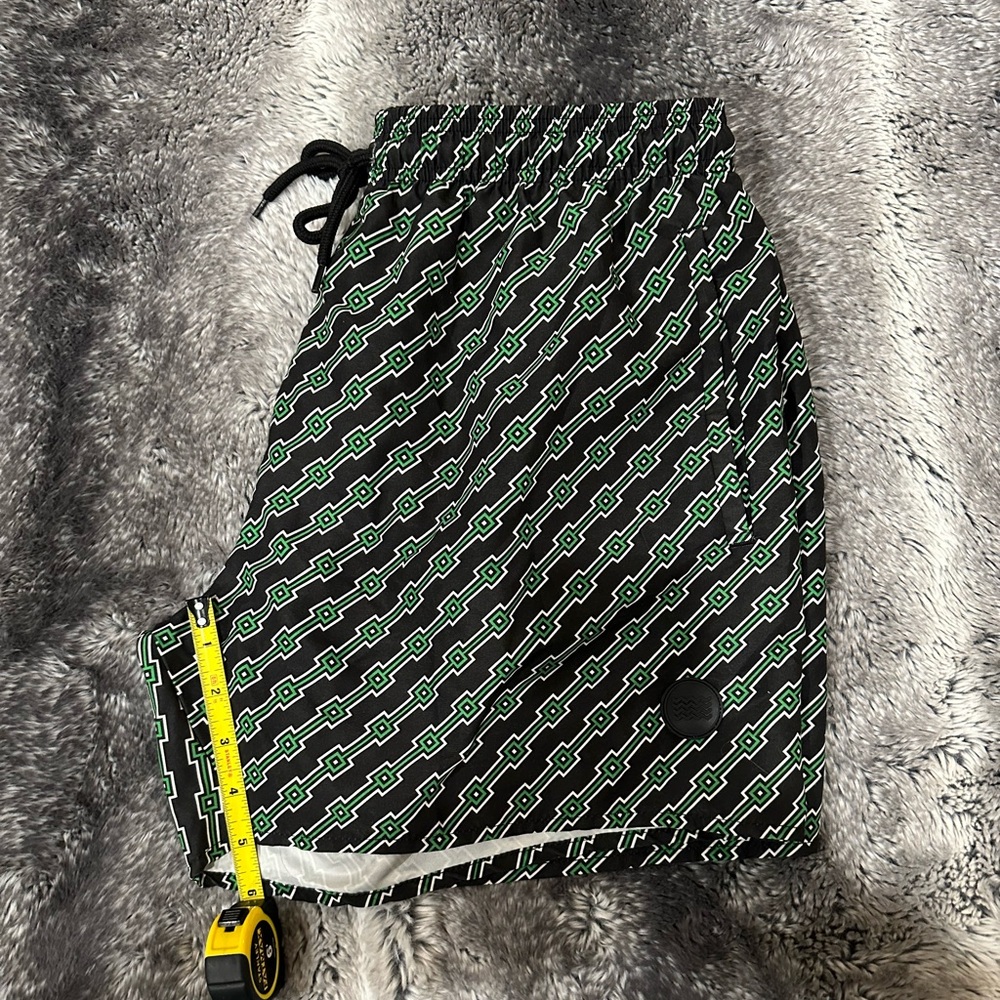 TOPMAN Geometric Pattern Swim Shorts - Picture 2 of 5